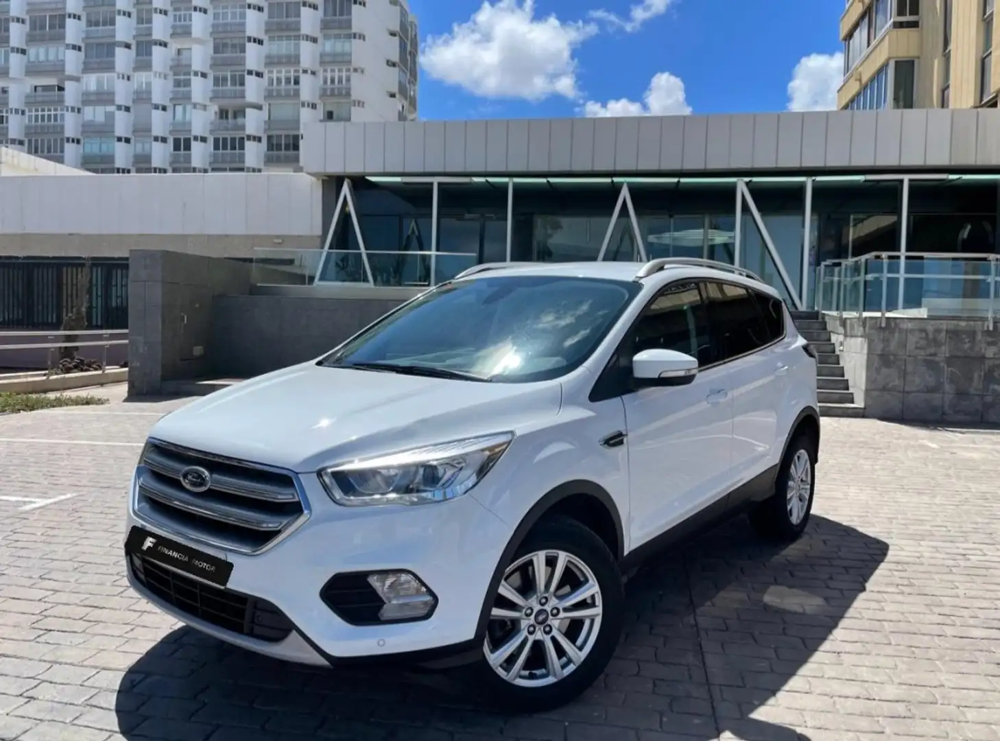 Ford Kuga 1.5TDCi Auto S&S Trend 4x2 120 Wit - 1