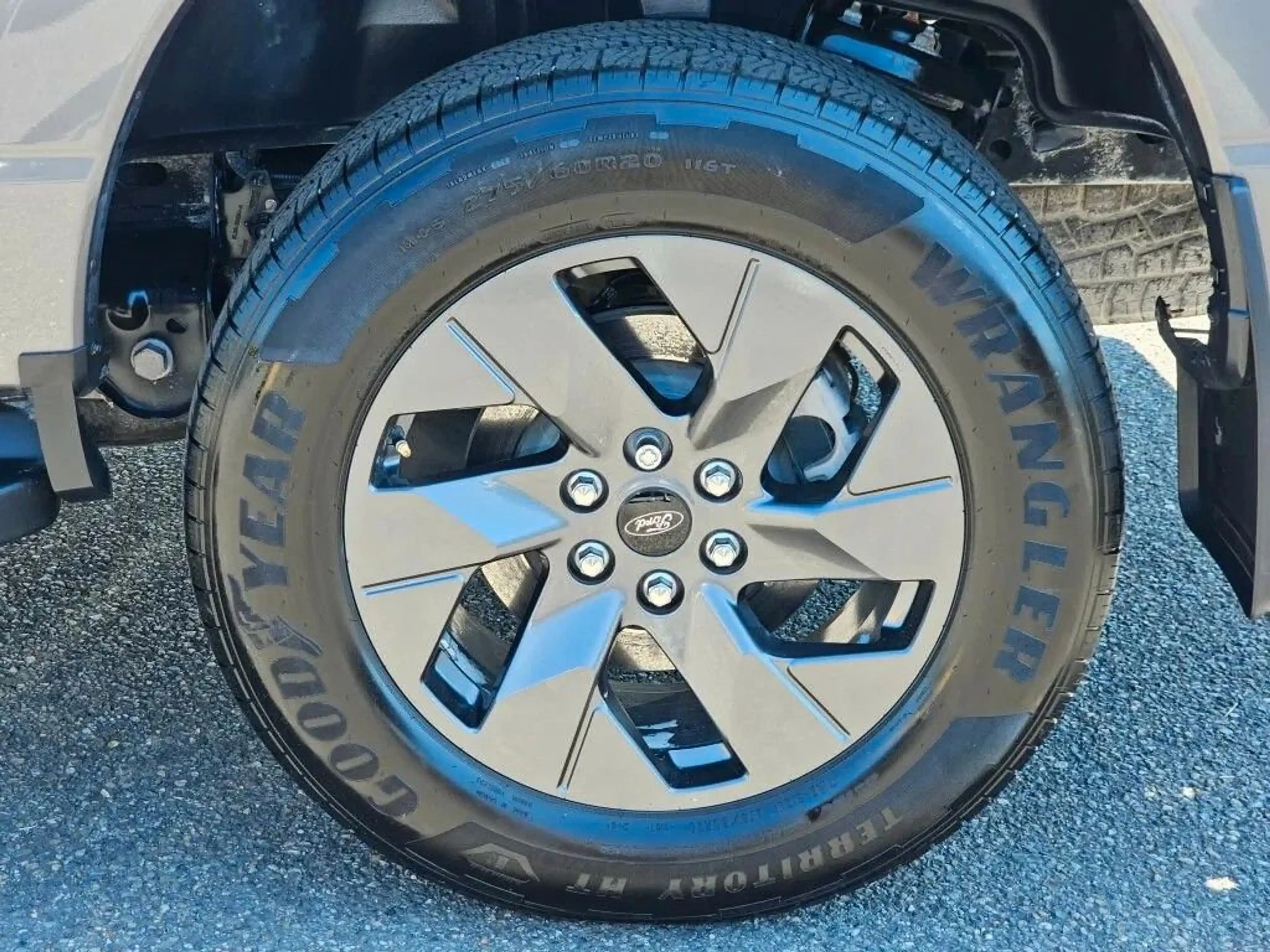 Ford F 150 Lightning XLT 2024 graumet im Vorlauf +11 — photo 10