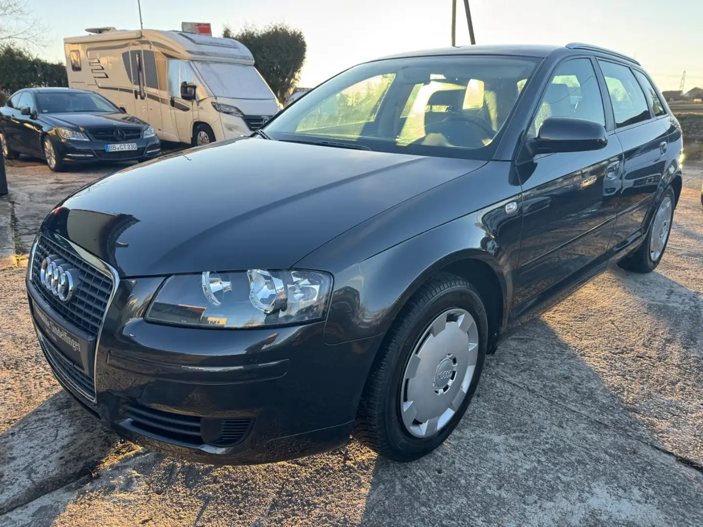 Audi A3 Sportback 1.6 Attraction*DSG*SHZ*TEM* Gris - 1
