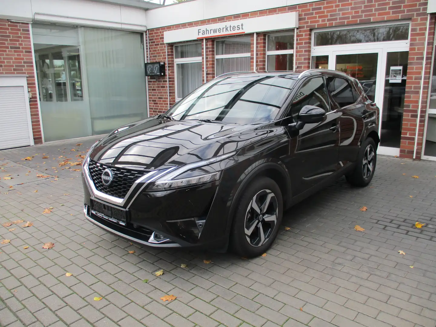 Nissan Qashqai N-Connecta Schwarz - 1