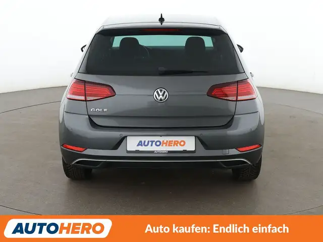 Volkswagen Golf view 5