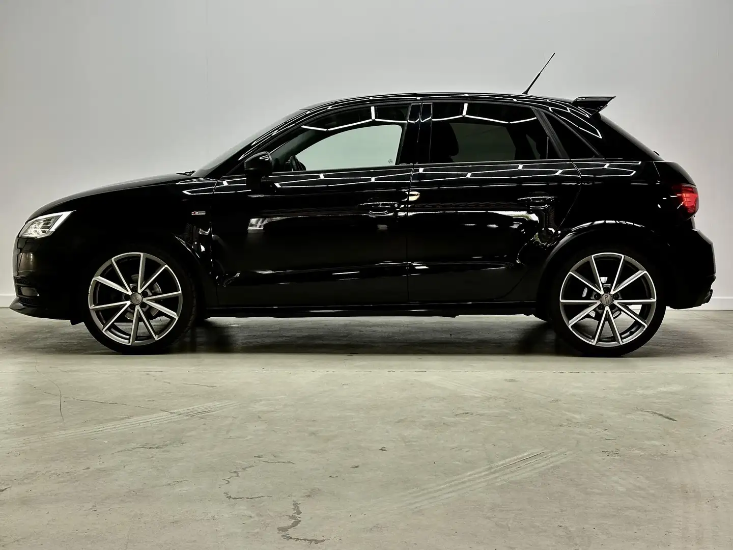 Audi A1 Sportback 1.0 TFSI Sport Black Pack - Stoel verw. Zwart - 2