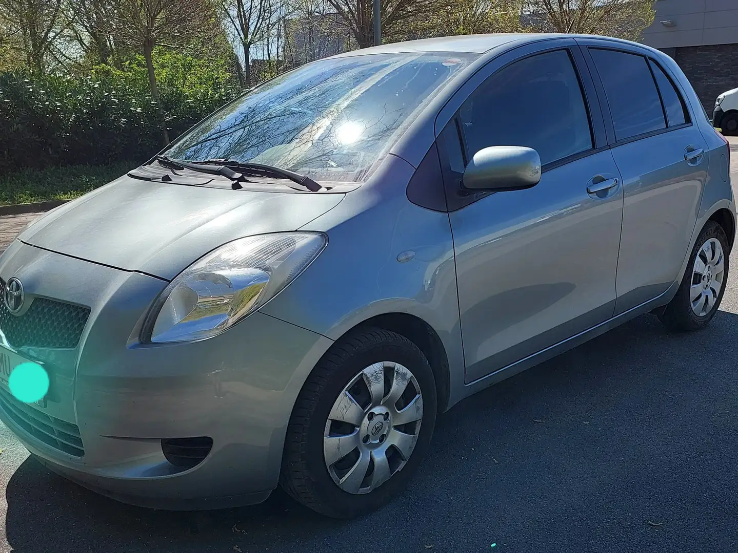 Toyota Yaris 1000 cc. Automatique Argent - 2