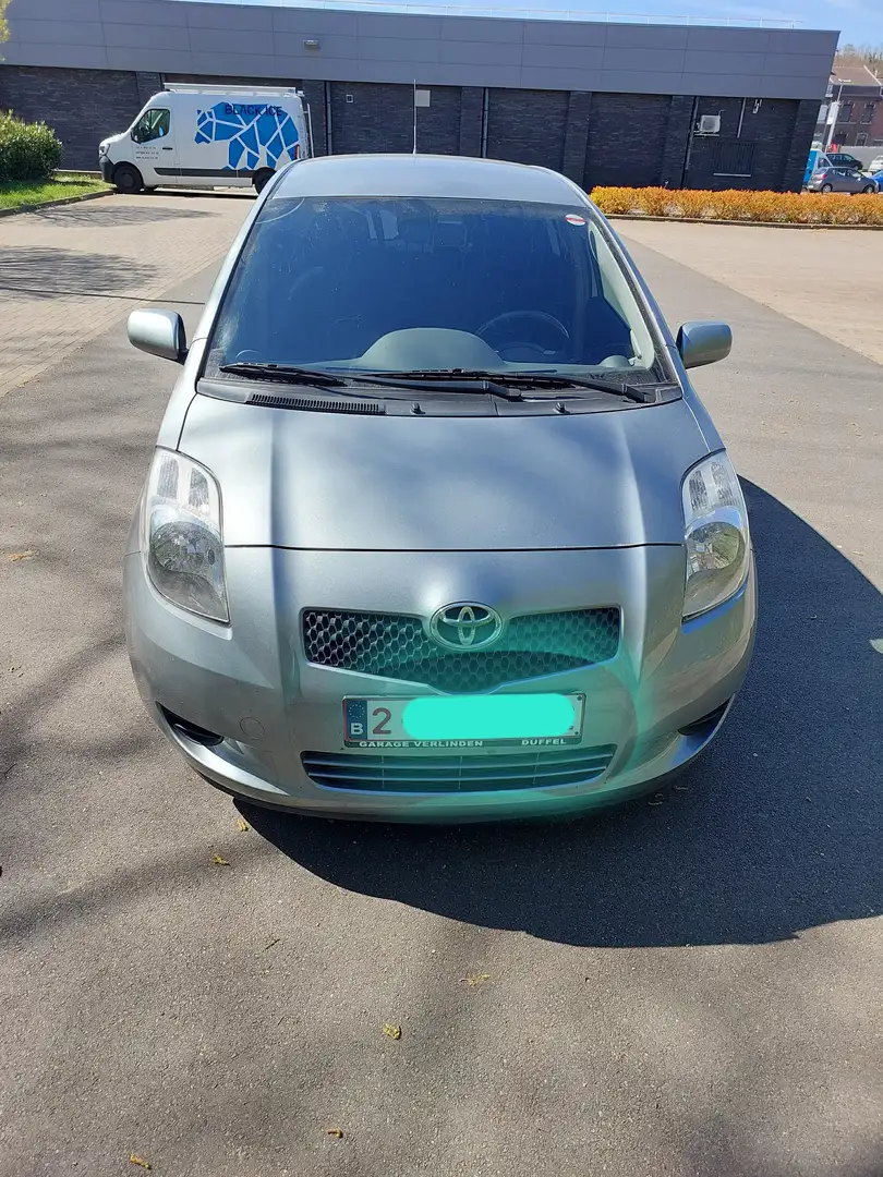 Toyota Yaris 1000 cc. Automatique Argent - 1