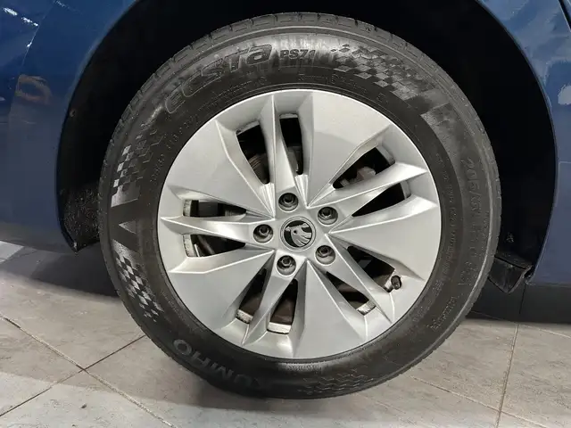 Skoda Octavia view 3