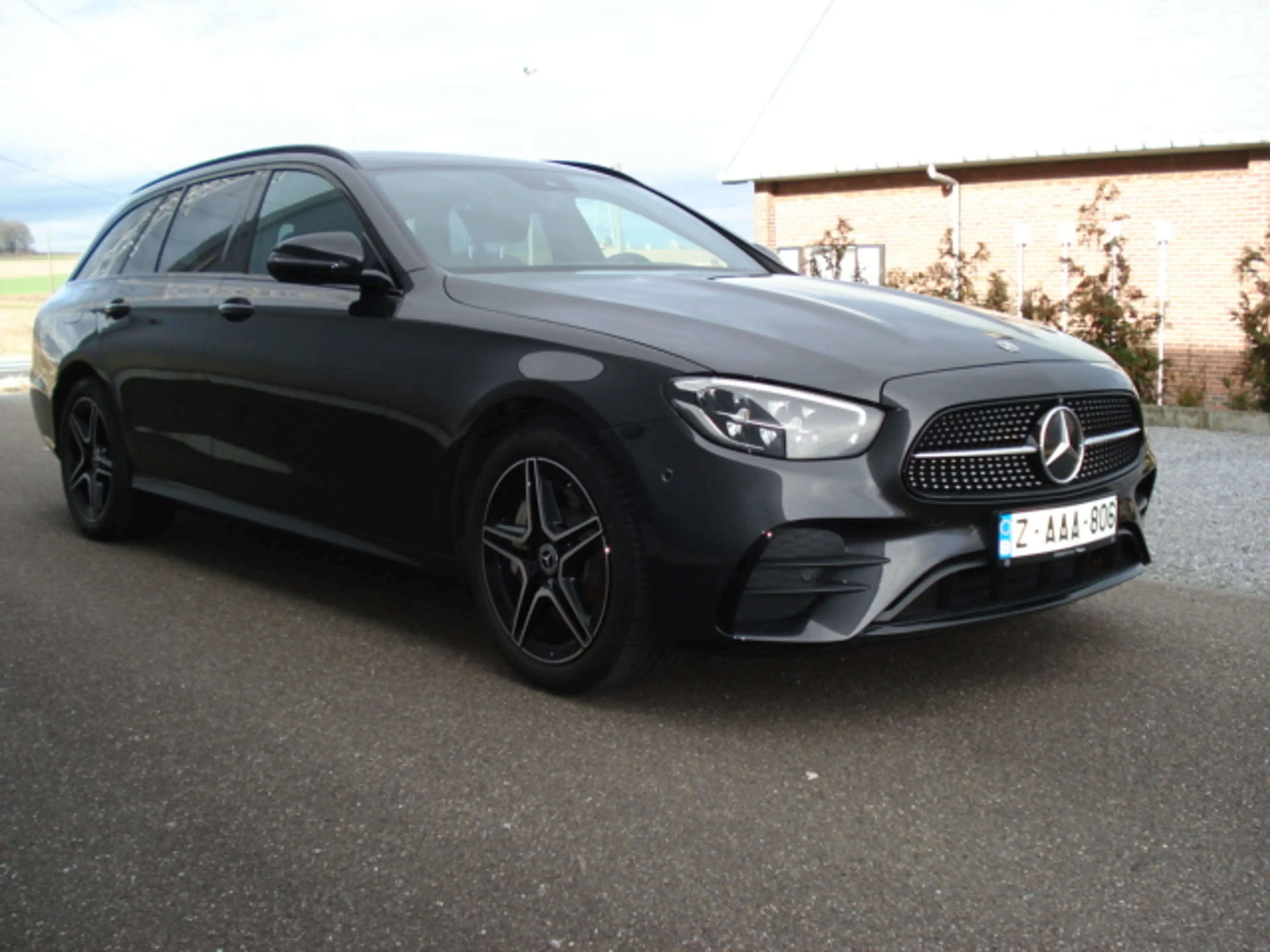 Mercedes-Benz E 300 E 300 e PHEV AMG Line trekh schuifdak — photo 2