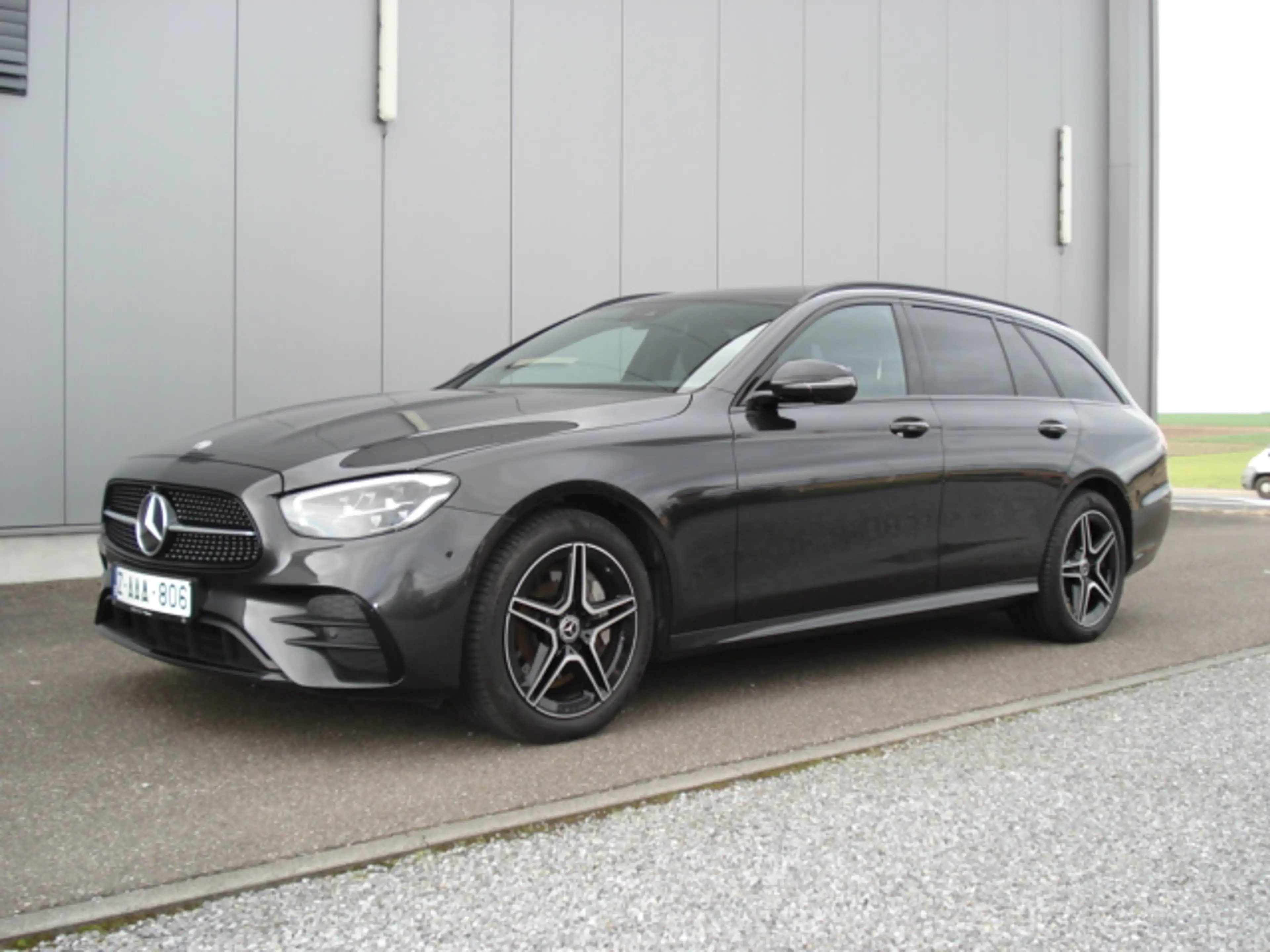 Mercedes-Benz E 300 E 300 e PHEV AMG Line trekh schuifdak — photo 3