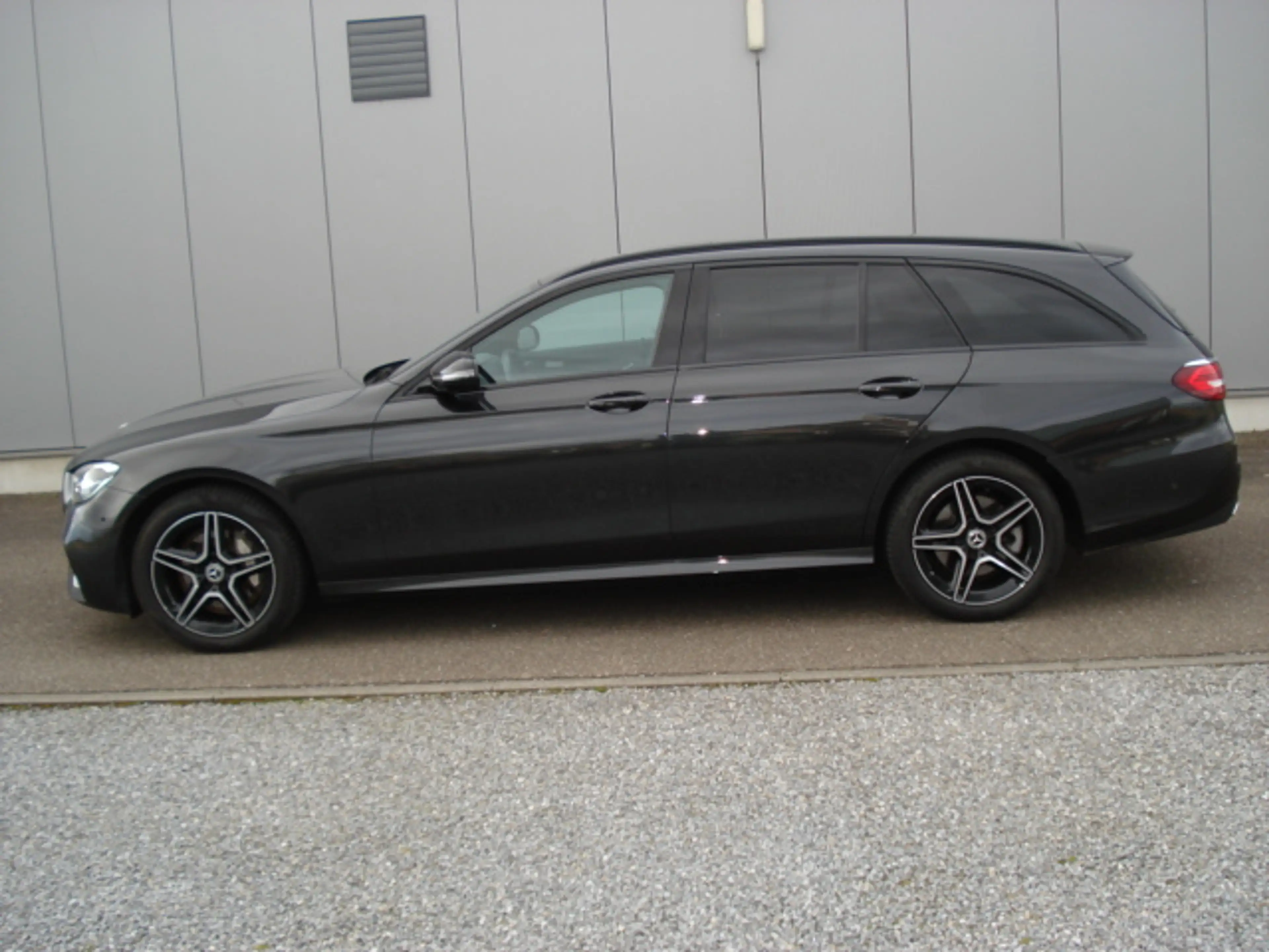 Mercedes-Benz E 300 E 300 e PHEV AMG Line trekh schuifdak — photo 4