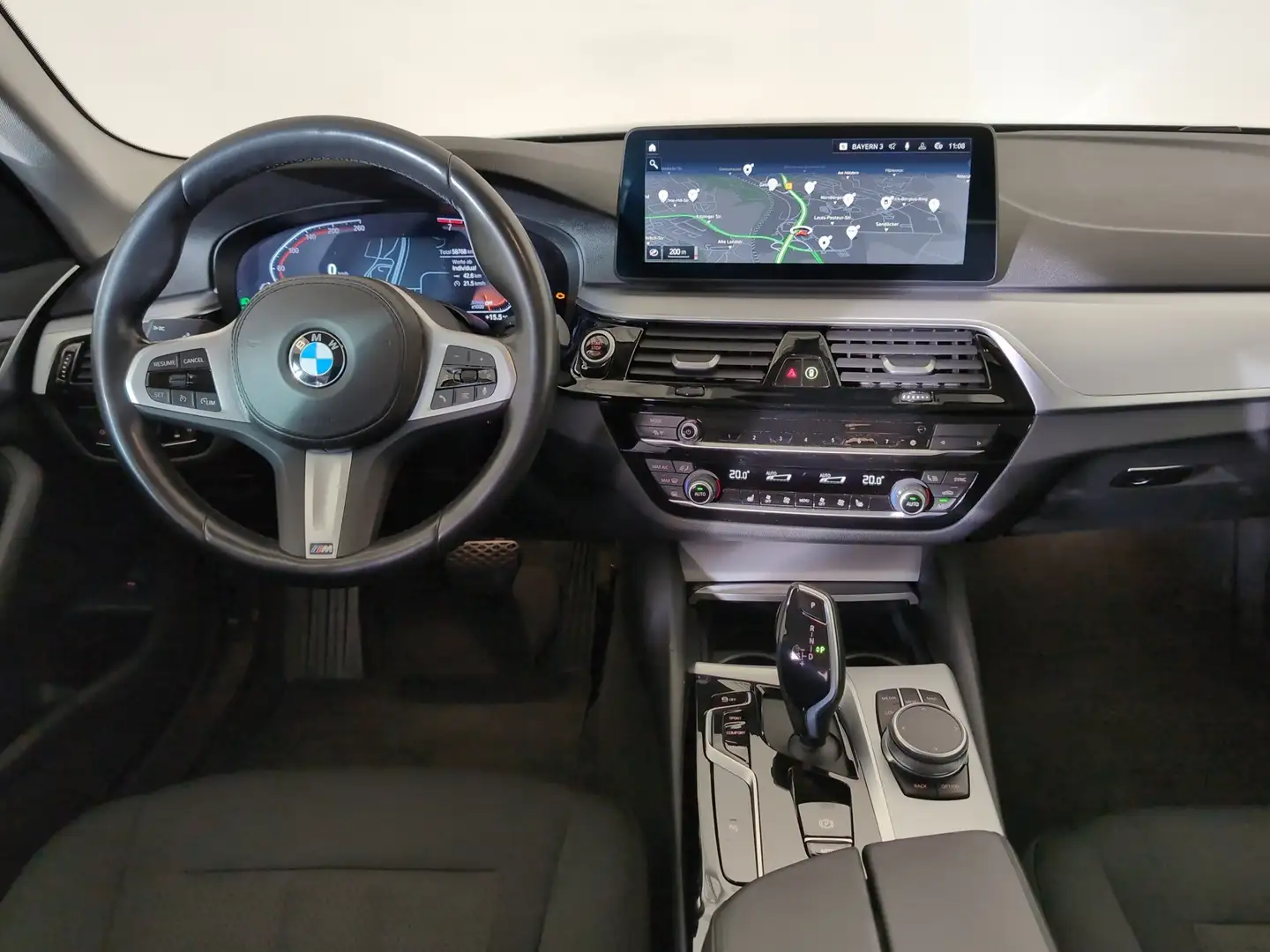 BMW 530 i Touring PDC/DAB/Shz/LED PDC vo+hi/DAB/Sitzheizun Schwarz - 2