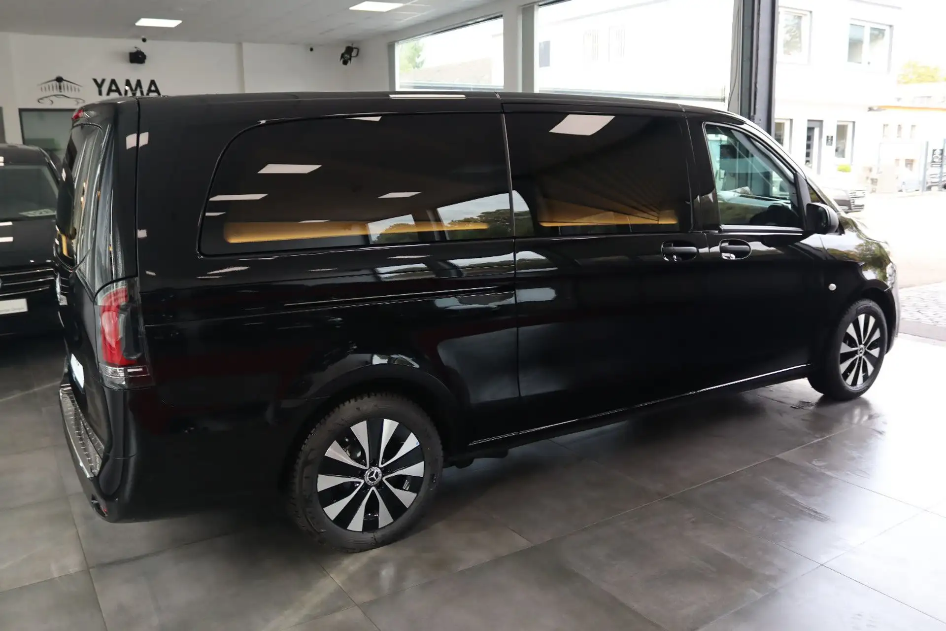 벤츠 Mercedes-Benz Vito 116 2026 검정 사진 3