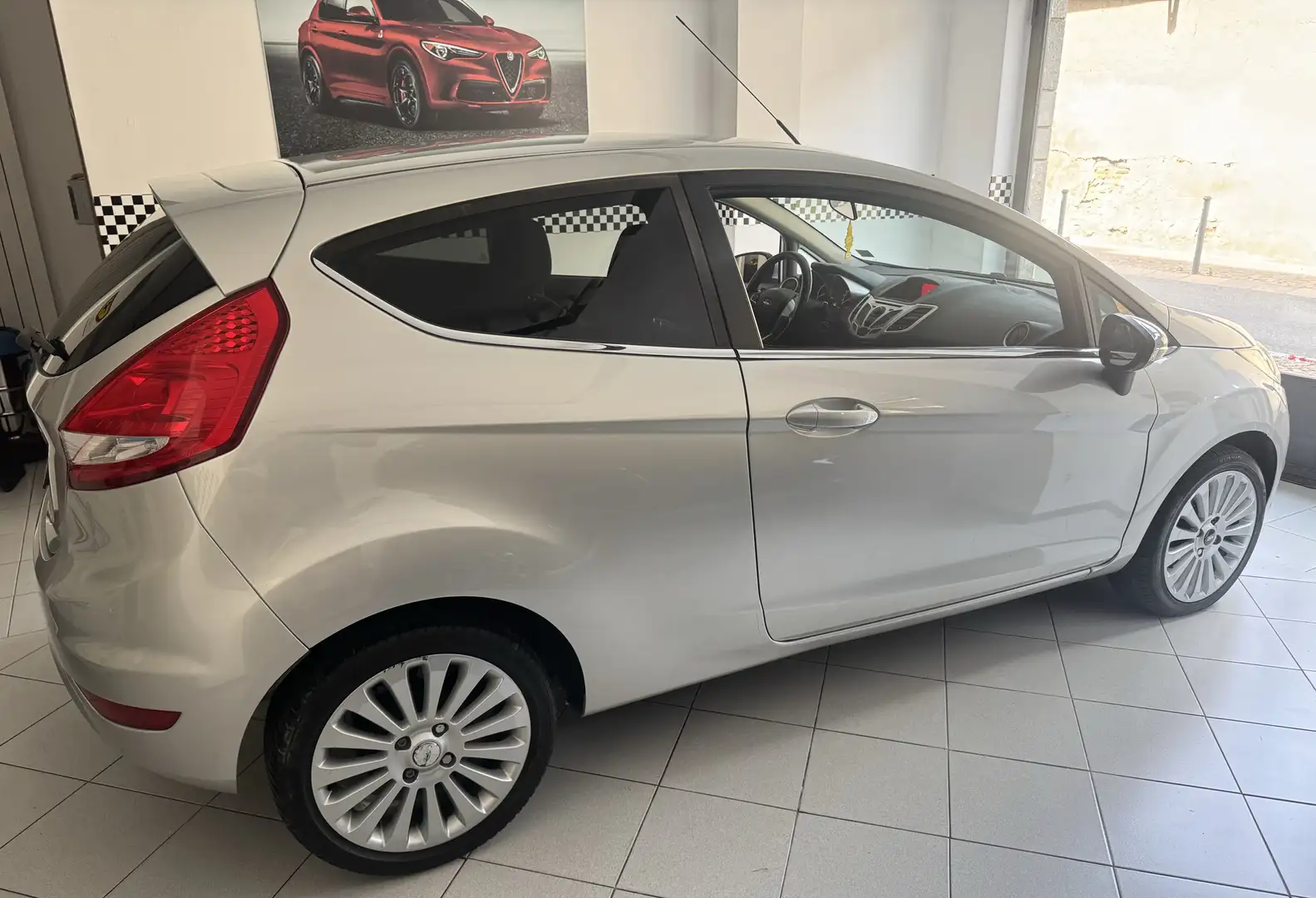 Ford Fiesta 3p 1.2 16v Titanium - 2