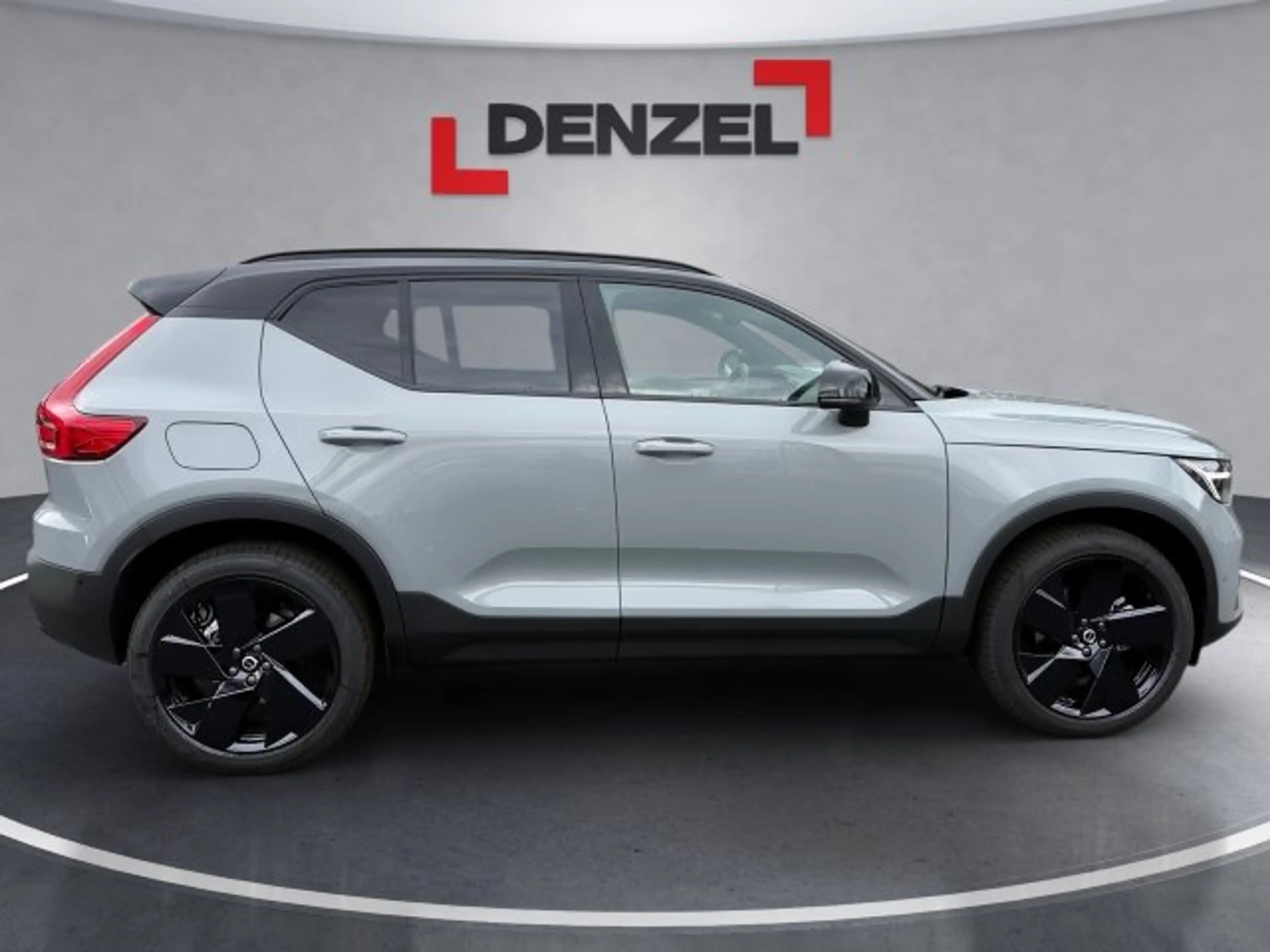 Volvo XC40 Black Edition Ultra, B3 Mild Hybrid, Benzin — photo 5