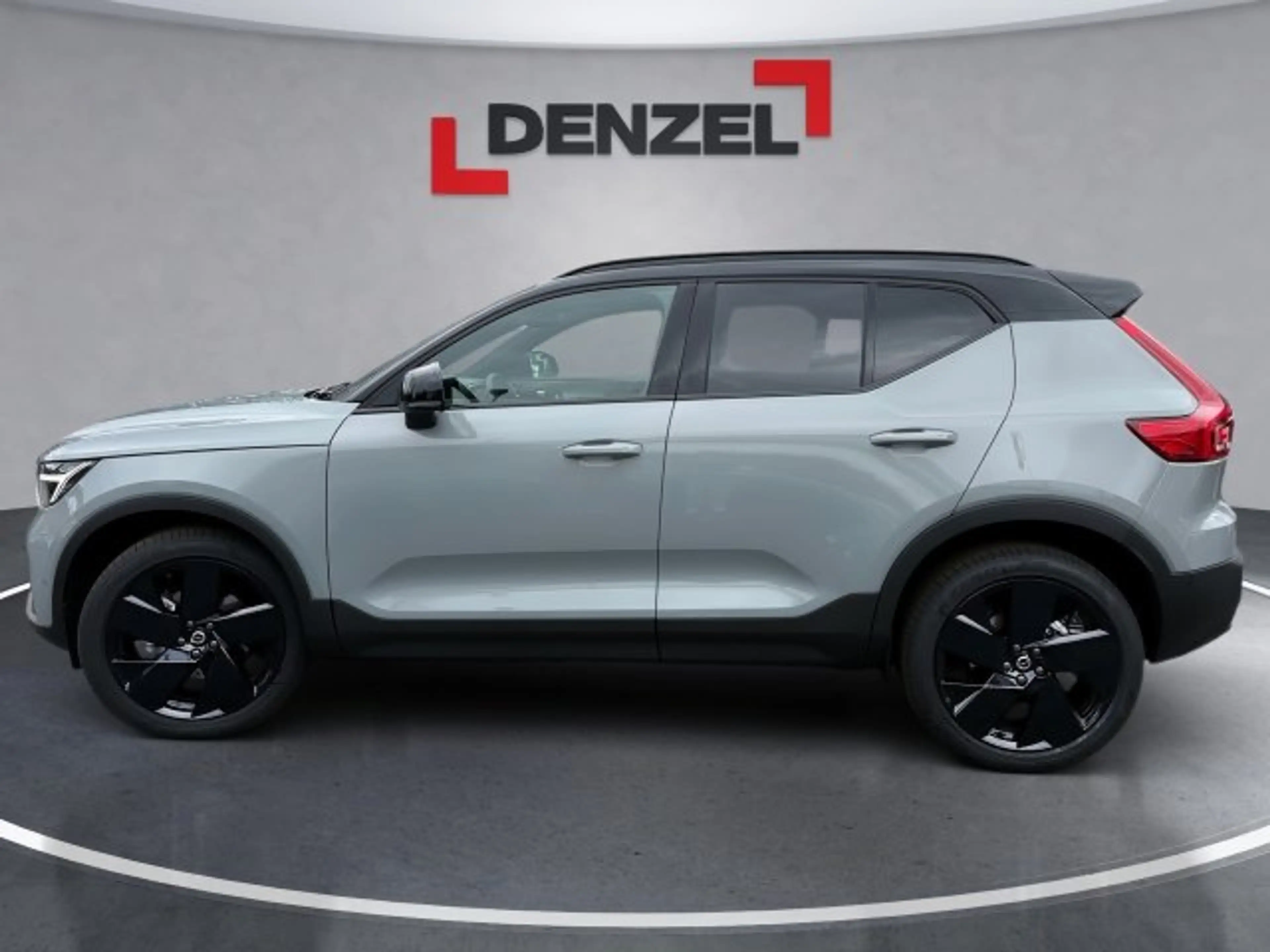 Volvo XC40 Black Edition Ultra, B3 Mild Hybrid, Benzin — photo 2
