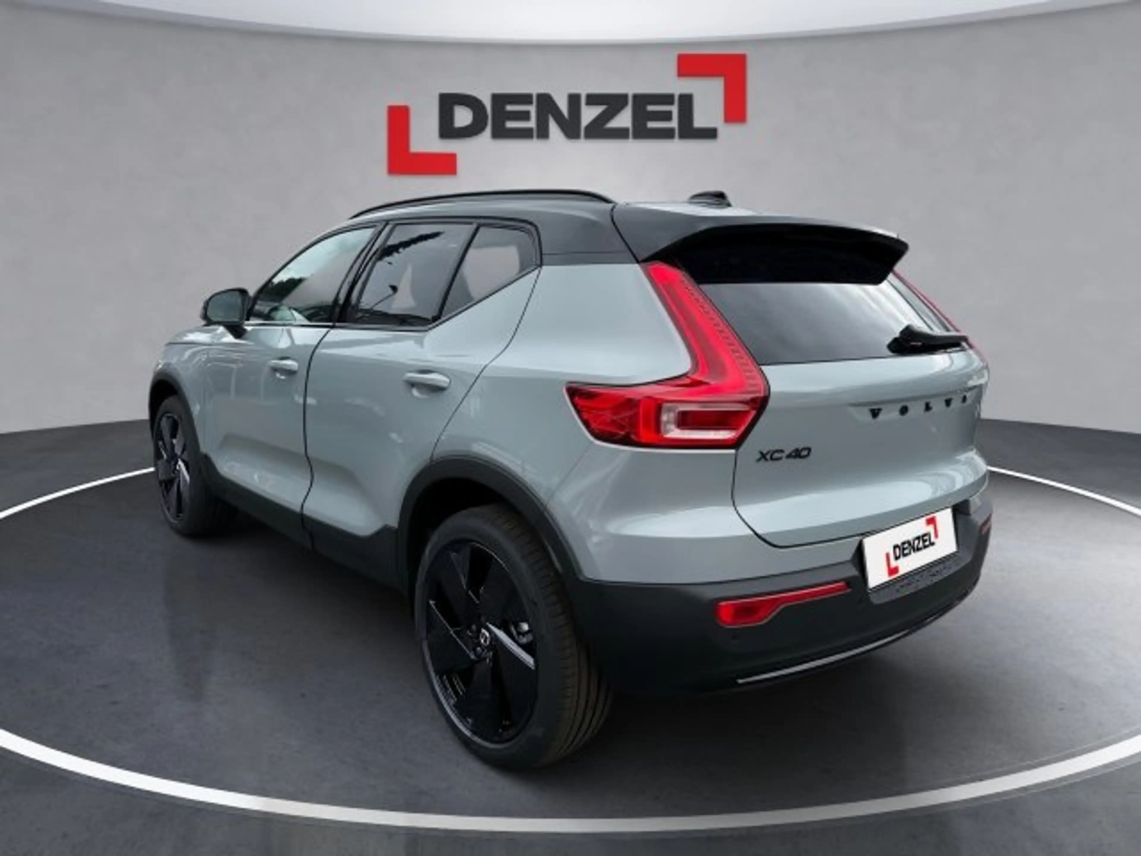 Volvo XC40 Black Edition Ultra, B3 Mild Hybrid, Benzin — photo 3