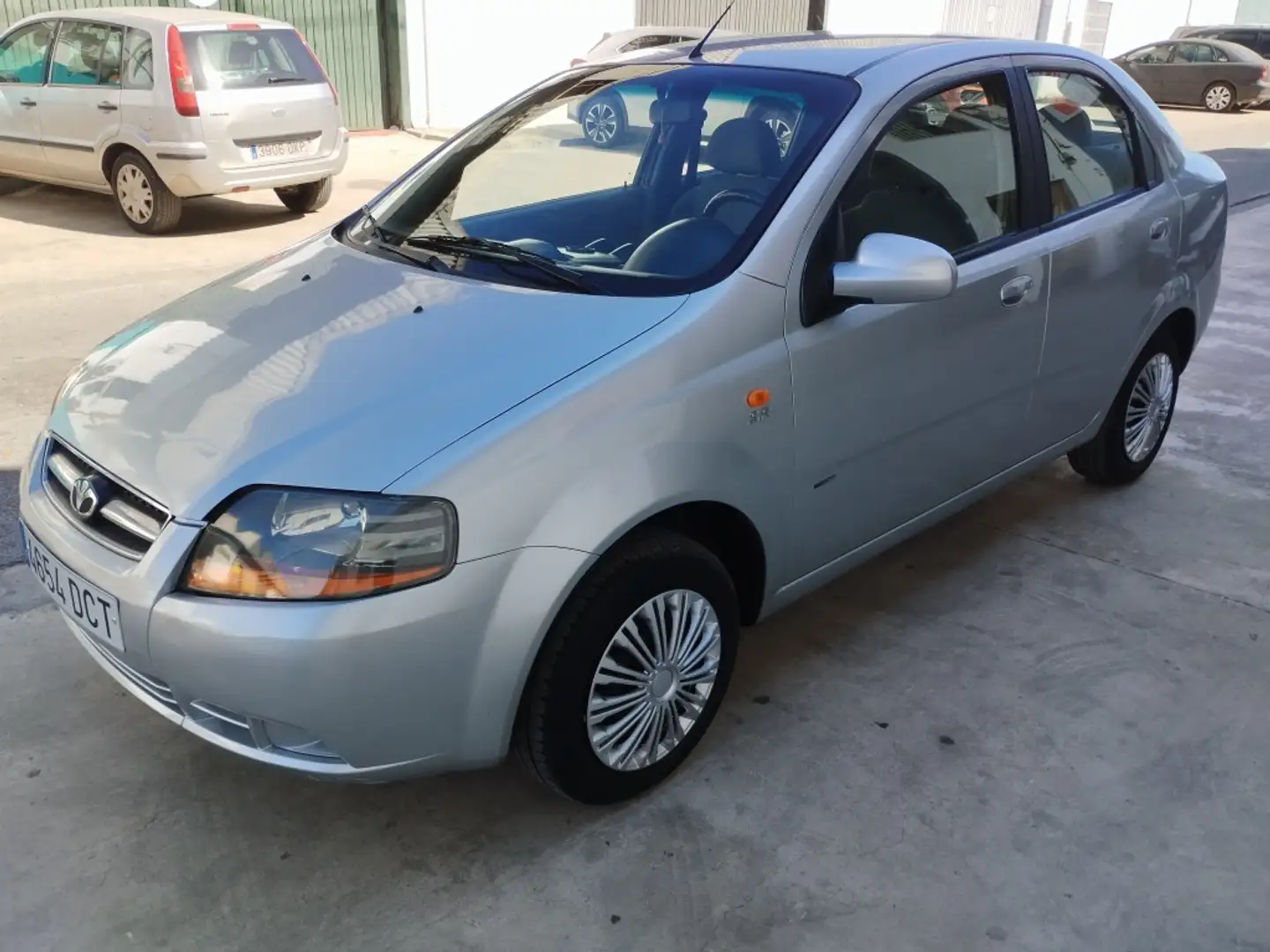 Daewoo Kalos 1.4 16v.SR Plateado - 2
