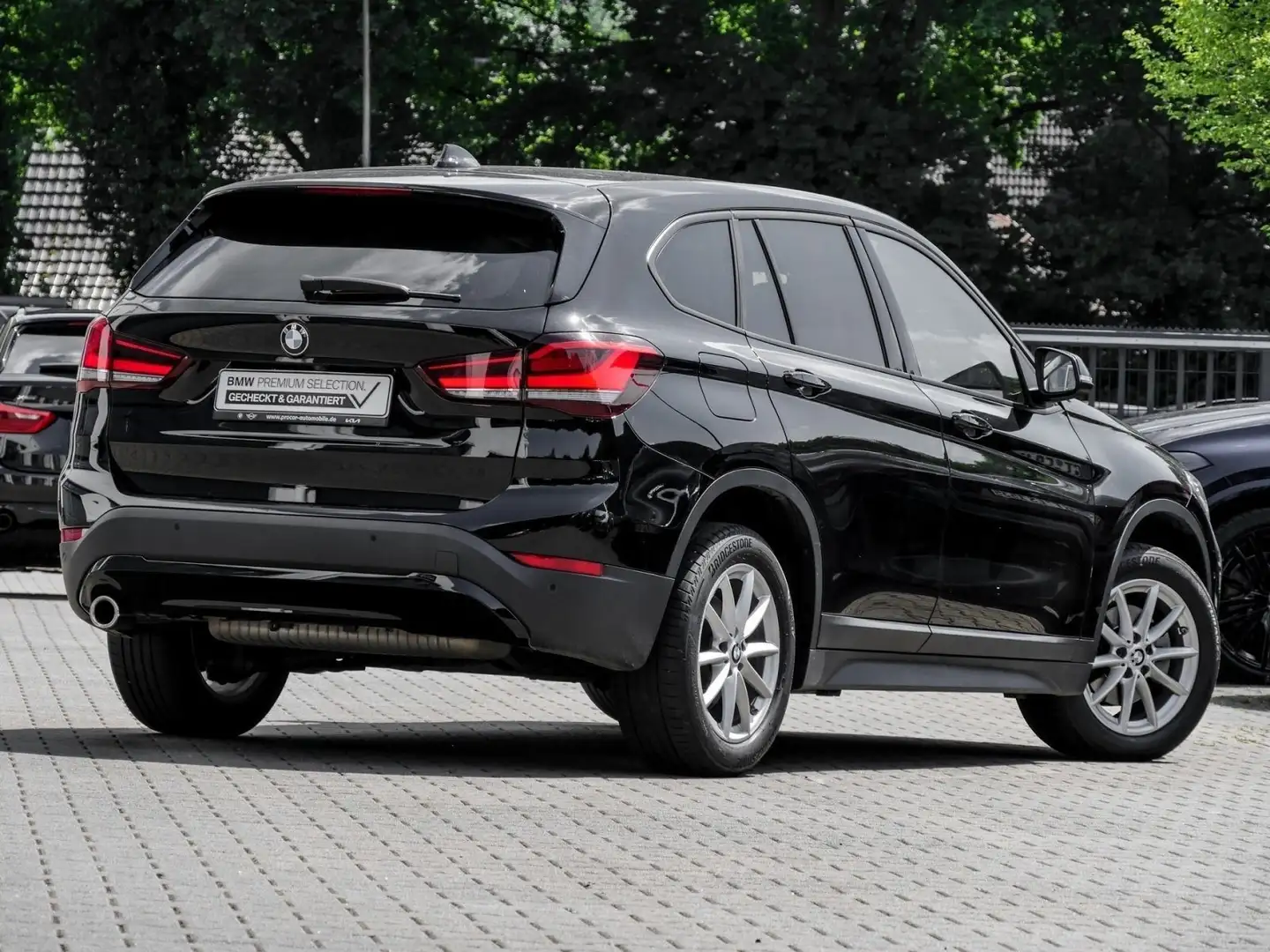 BMW X1 sDrive18i ADVANTAGE+AHK+NAVI+KAMERA+17" Schwarz - 2