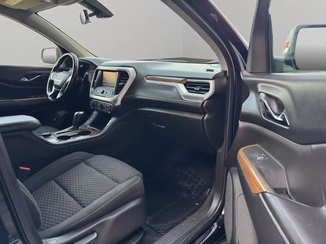 GMC Acadia снимка GMC Acadia