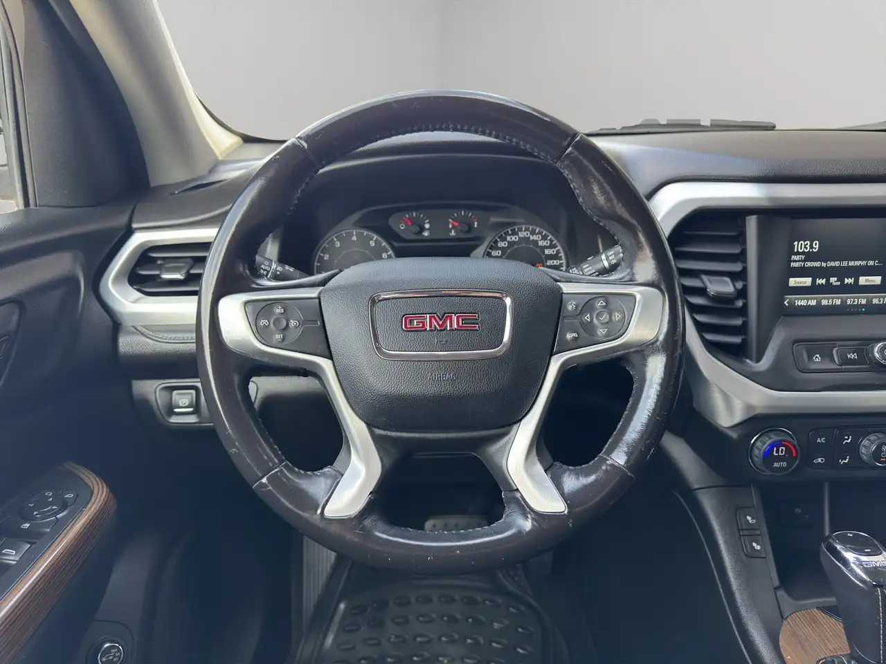 GMC Acadia снимка GMC Acadia