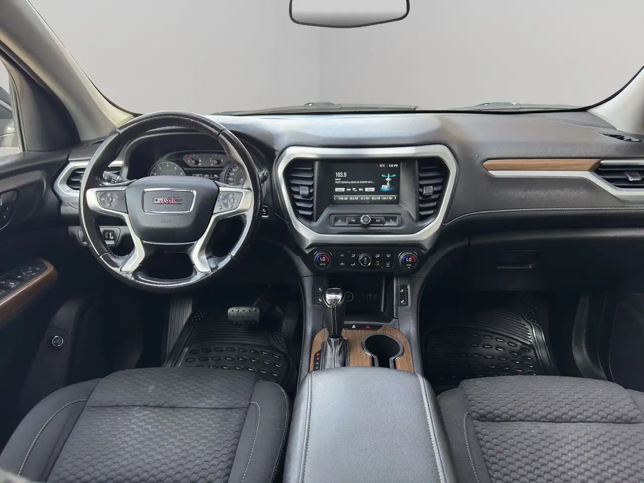 GMC Acadia снимка GMC Acadia