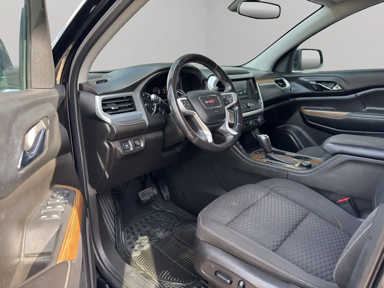 GMC Acadia снимка GMC Acadia