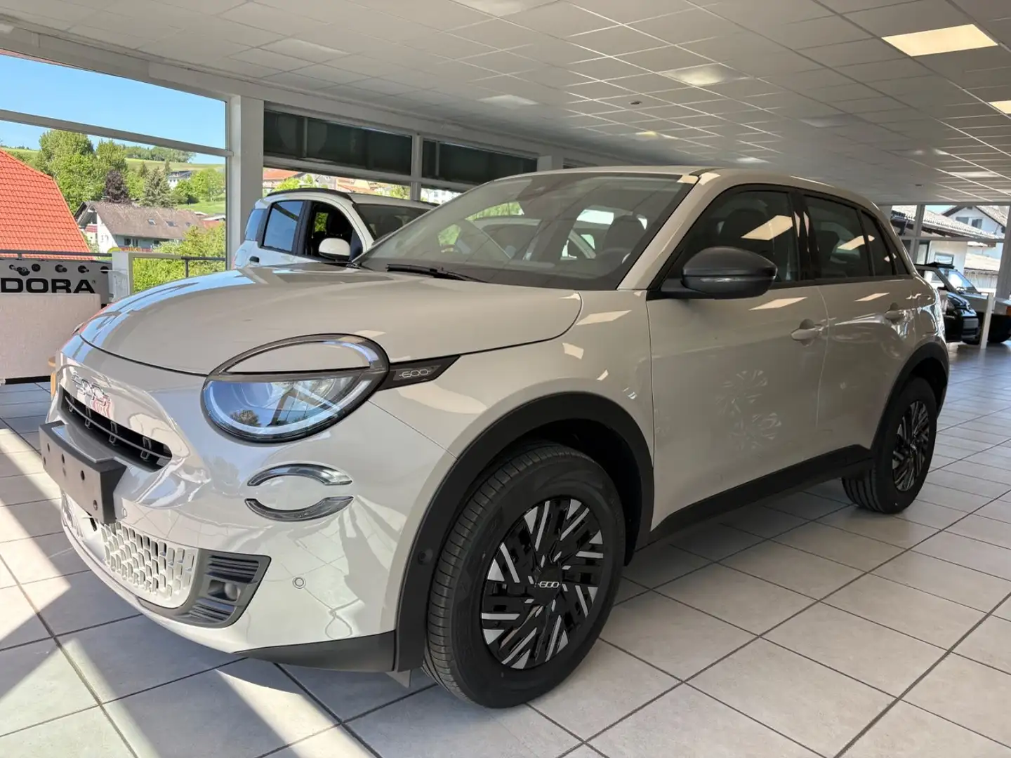 Fiat 600 Hybrid Beige - 1