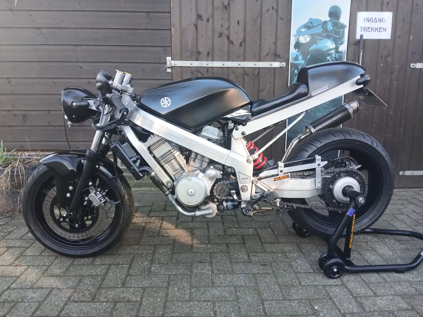 Honda NT 650 GT647 Hawk Negro - 2