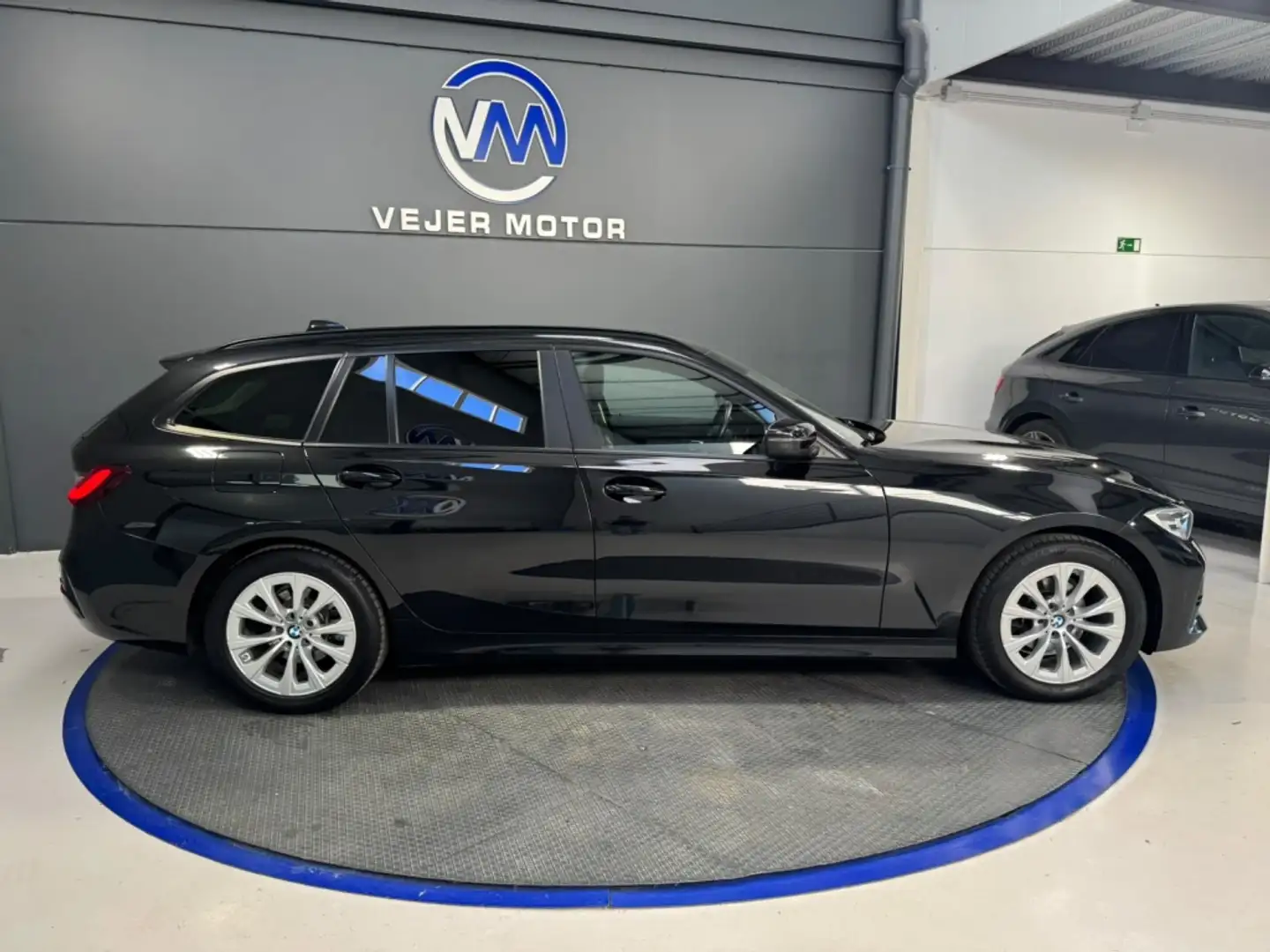 BMW 318 318dA Touring Negro - 2