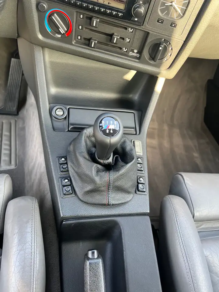 BMW 320i, foto 9