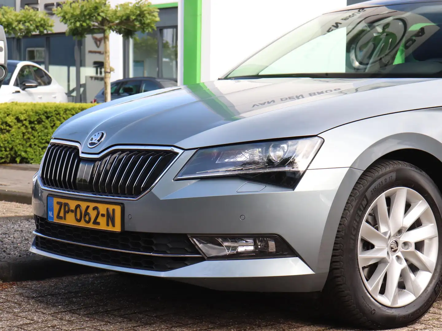 Skoda Superb 1.5 TSI 150pk AUTOMAAT Ambition Business | Panoram Grijs - 2