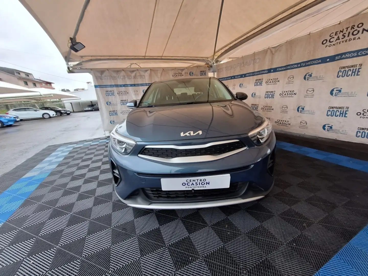 Kia Stonic 1.2 DPi Concept Plus Gris - 2