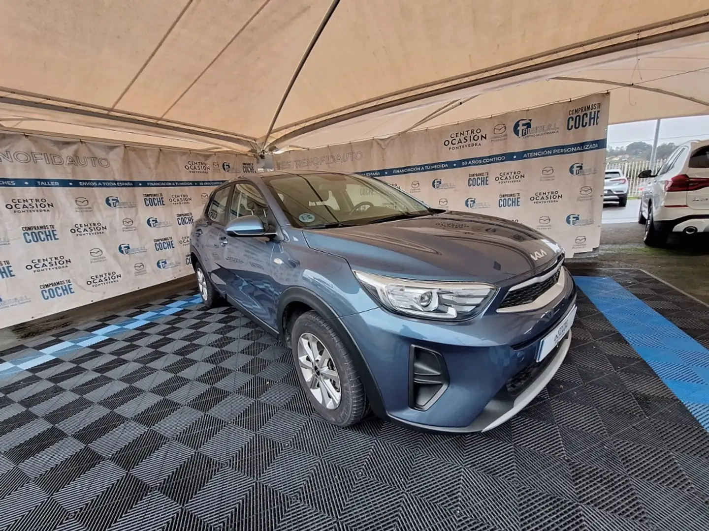 Kia Stonic 1.2 DPi Concept Plus Gris - 1
