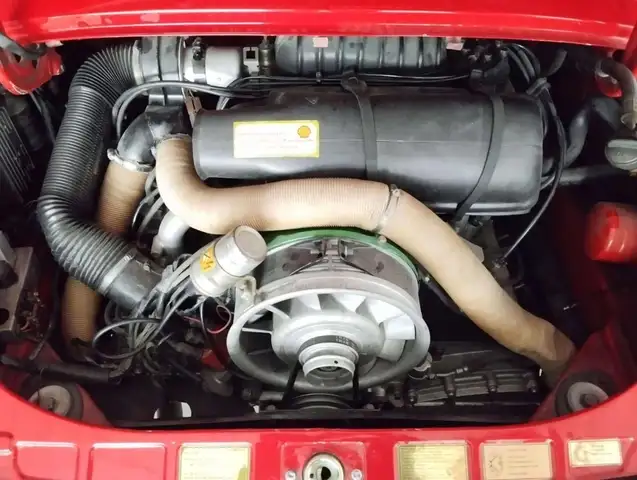 Porsche 911 view 7