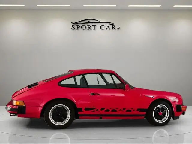 Porsche 911 view 5