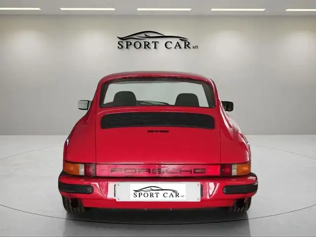 Porsche 911 view 4