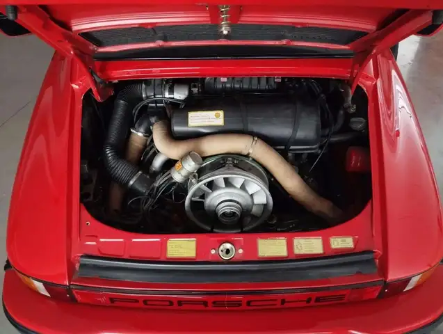 Porsche 911 view 6