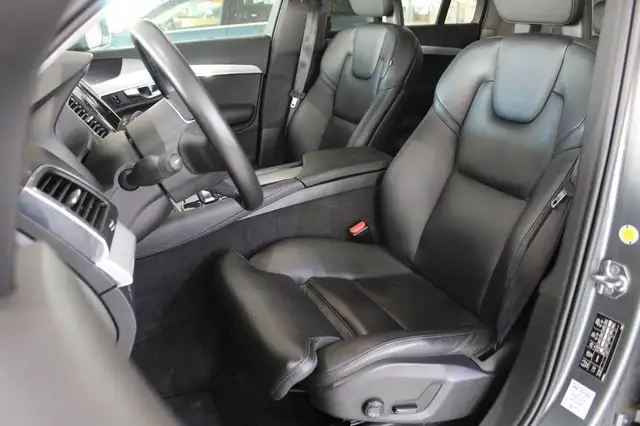 Volvo XC90 view 5