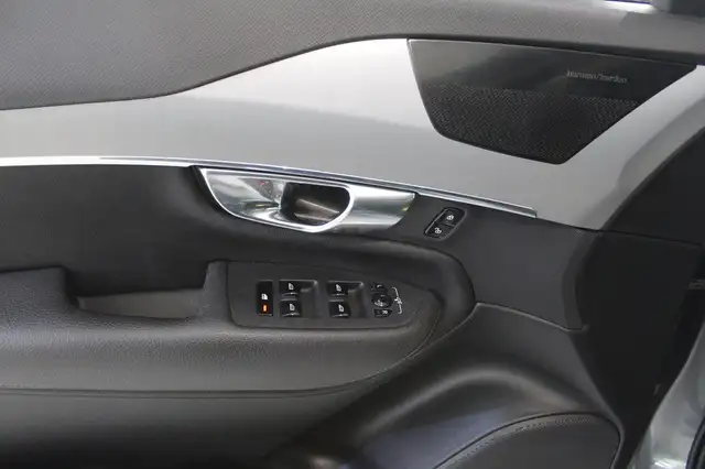 Volvo XC90 view 12