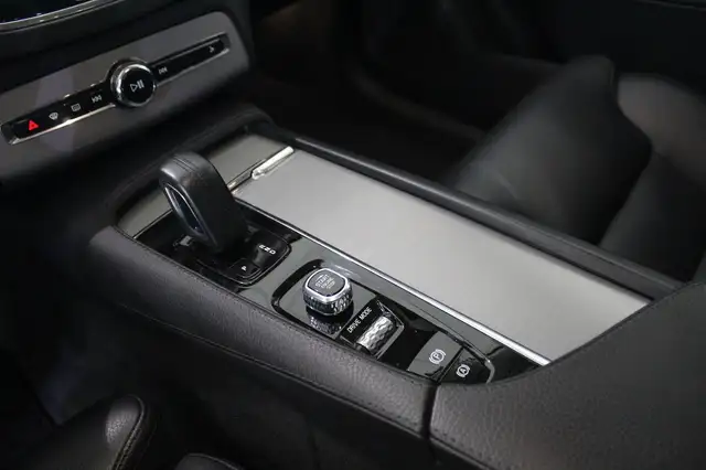 Volvo XC90 view 13