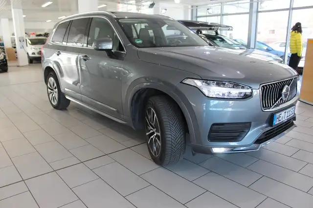 Volvo XC90 view 2