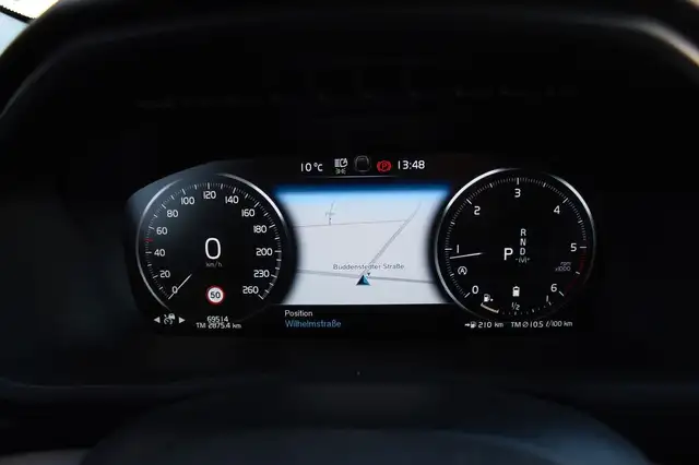 Volvo XC90 view 11