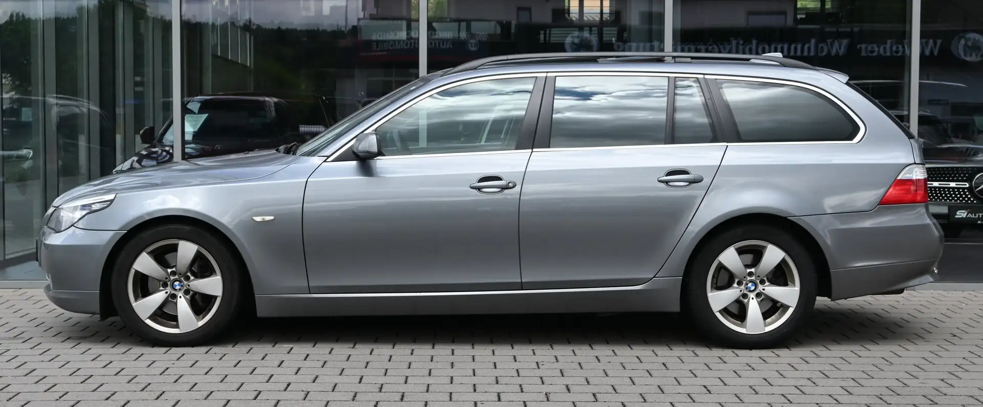 BMW 530 d Touring *AHK*AKTIVLENK.*DYNAMIC-DR.*KOMFORTSITZE Grey - 2