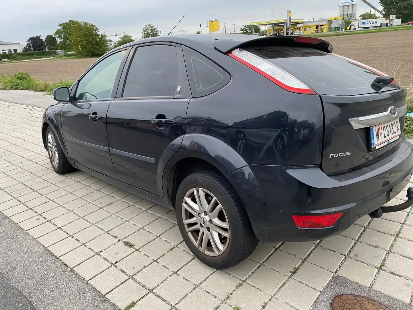 Ford Focus Ghia 2,0 TDCi DPF Powershift Blau - 1