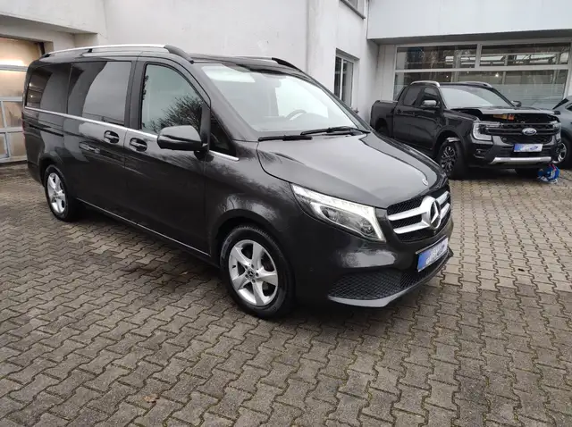 Mercedes-Benz V 220