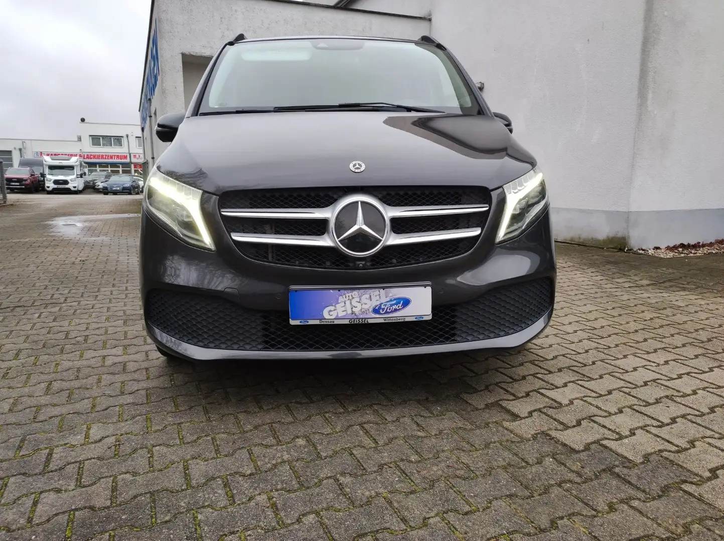 Mercedes-Benz V 220 d AVANTGARDE EDITION lang Autom NAVI Winte Grau - 2