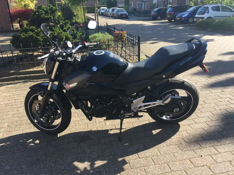 Suzuki GSR 600 - foto 4