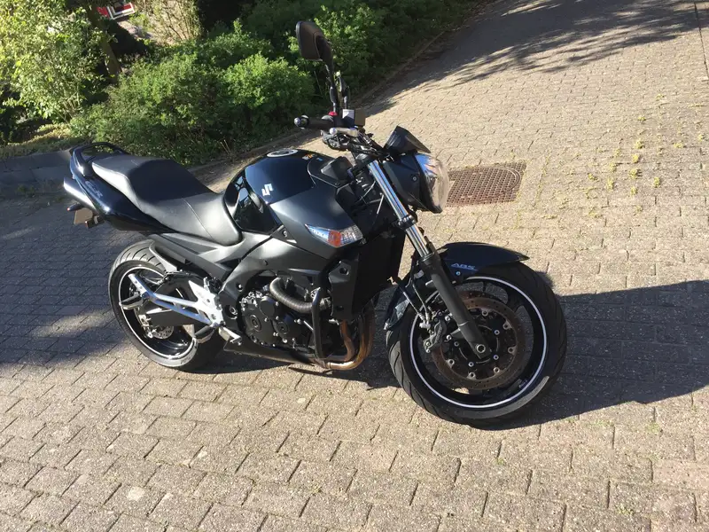 Suzuki GSR 600 - foto 2