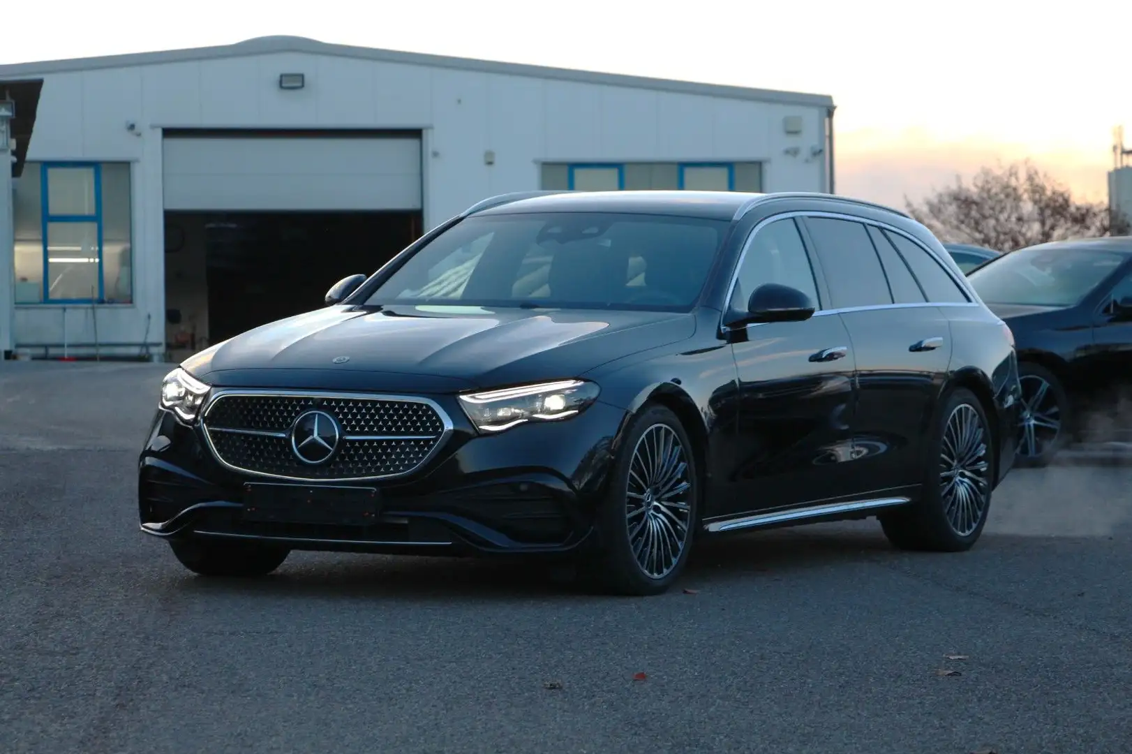 Mercedes-Benz E 450 T d 4M FAP+*SSCREEN*AHK AMG Line Premium Чёрный - 1