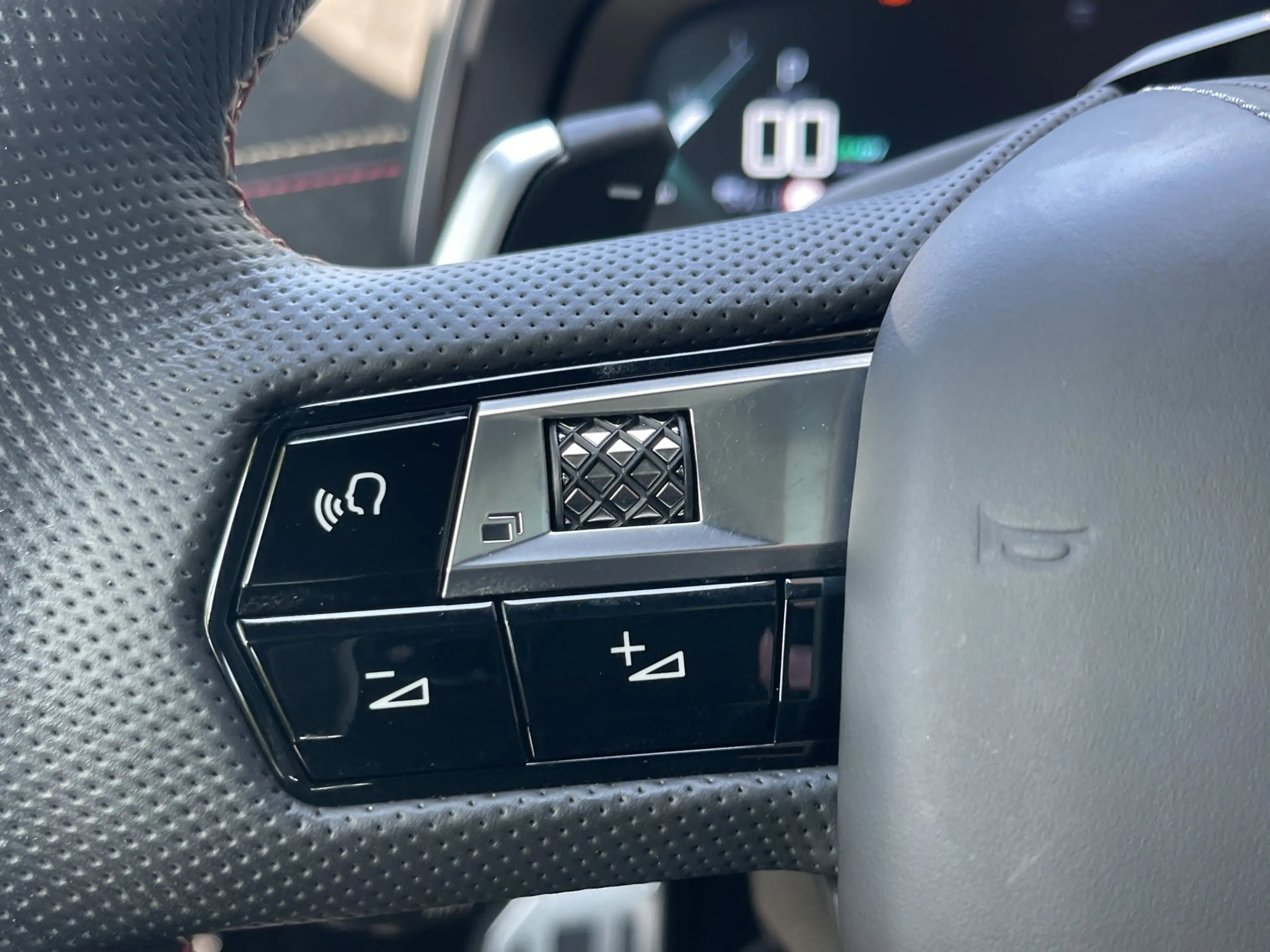 DS Automobiles DS 9 225 E-Tense W Performance Line + Navigation — photo 26