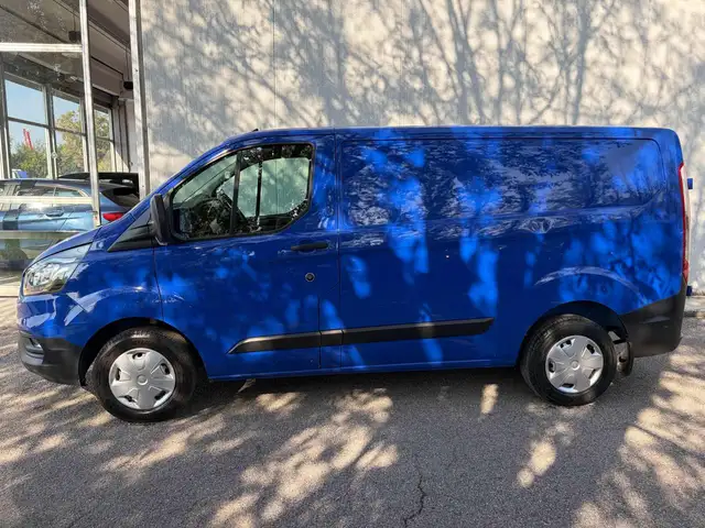 Ford Transit Custom view 3