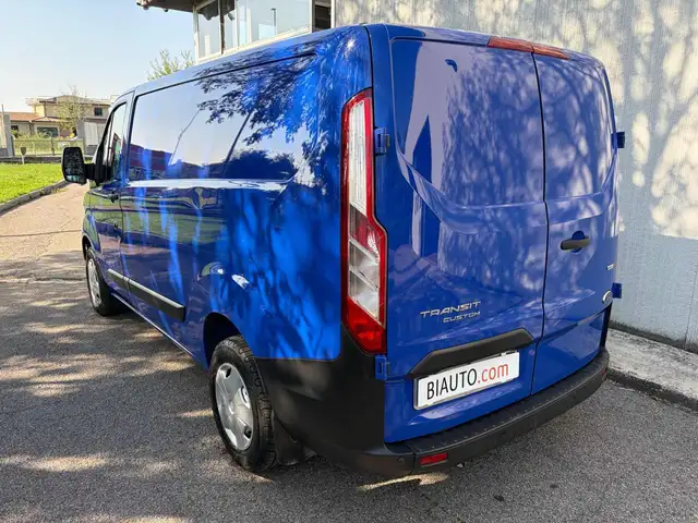 Ford Transit Custom view 2